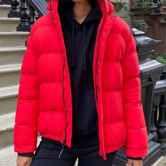 ARITZIA TNA Superpuff Red Size M - Picture 1 of 12
